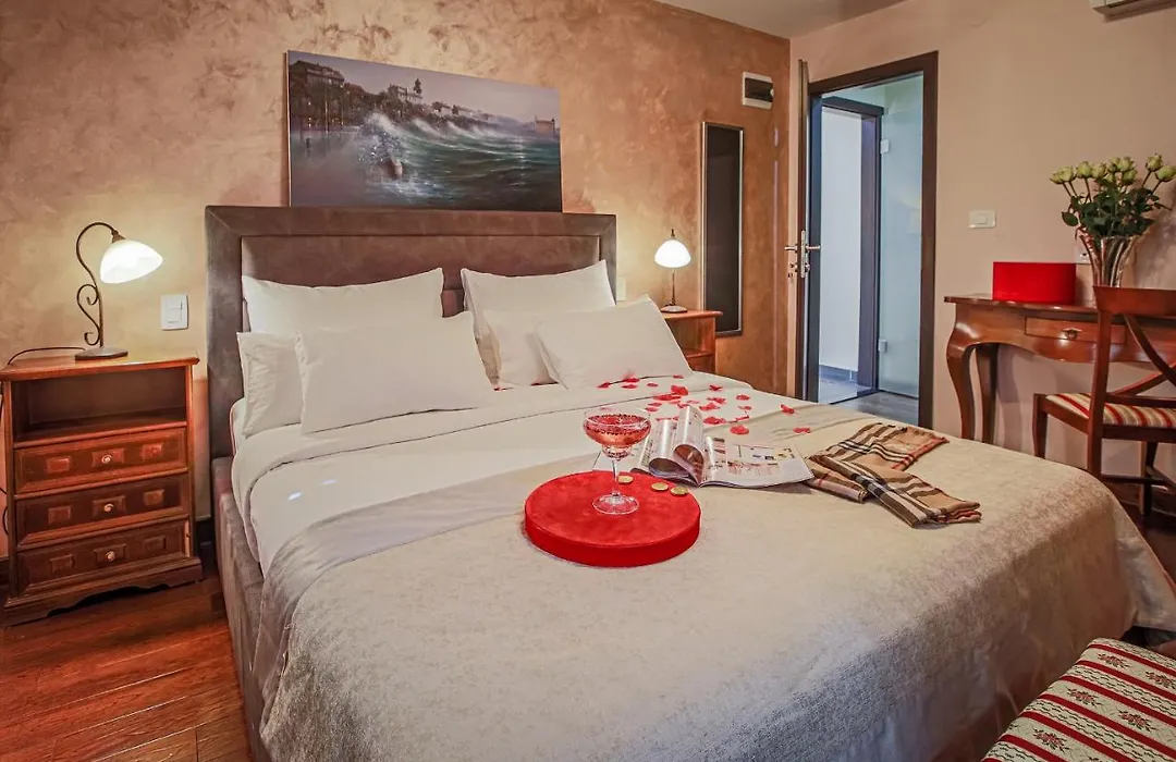 Theatre Luxury Rooms-1