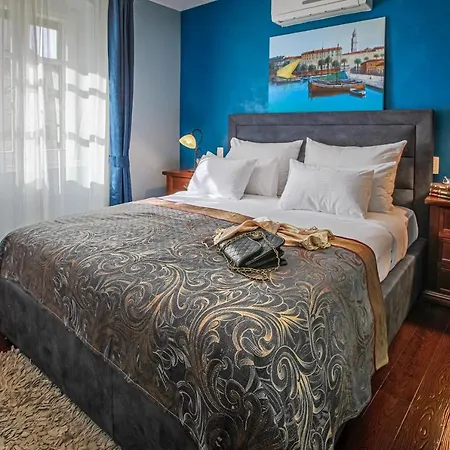 Theatre Luxury Rooms-3